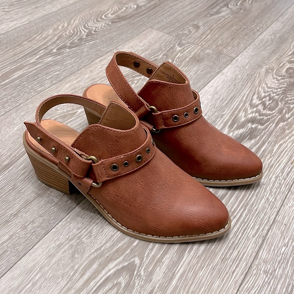 Universal thread heeled mules